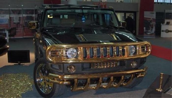 La Hummer con gli accessori dorati