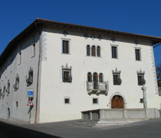 Sanzeno, Casa de Gentili