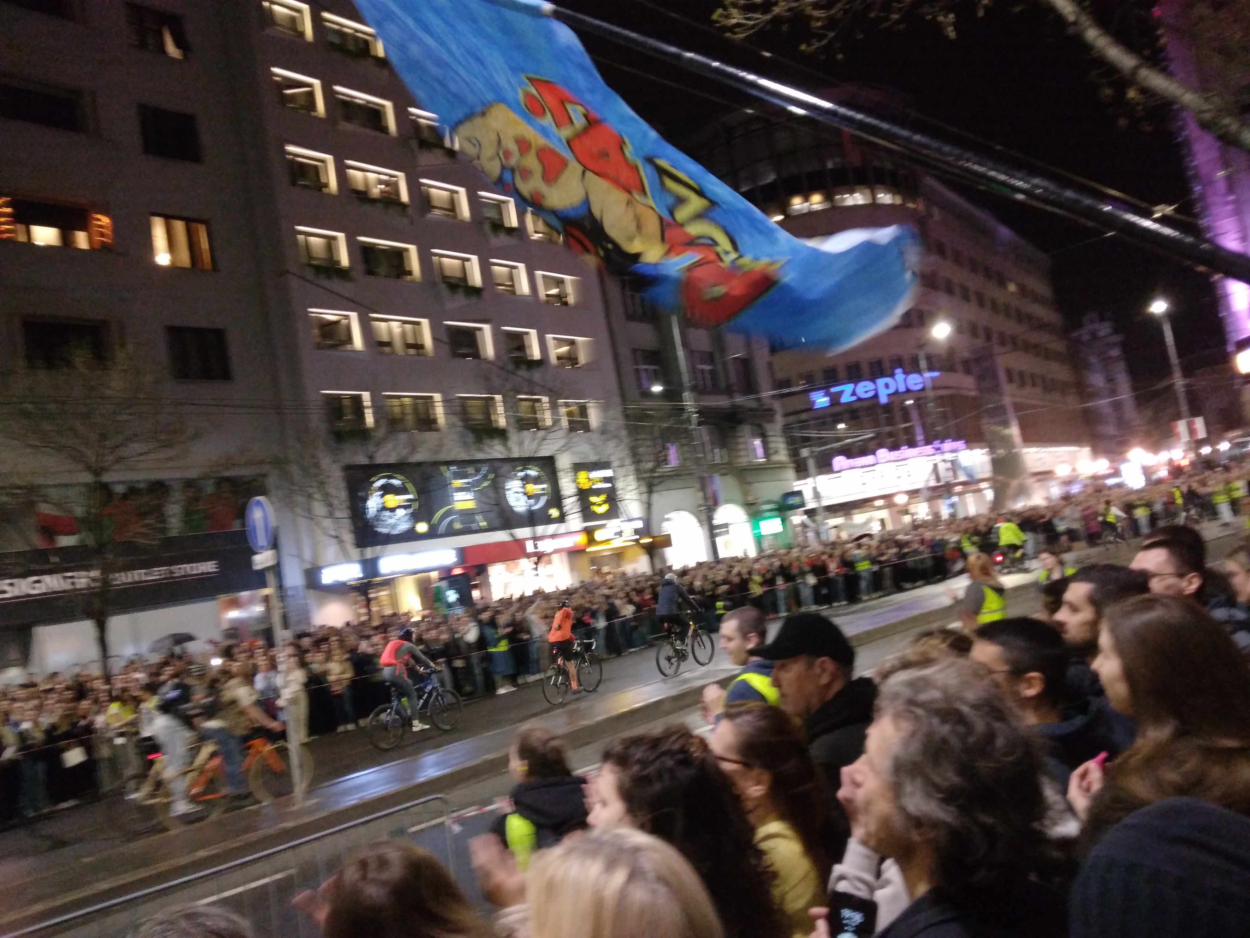 Belgrado, l'arrivo dei primi manifetsanti il 14 marzo 2025