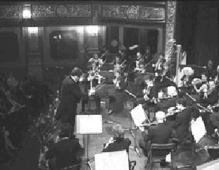 Sarajevo, 6 aprile 2002. A dieci anni dall'inizio della guerra, il concerto dell'Orchestra Haidn e dell'Orchestra Filarmonica di Sarajevo