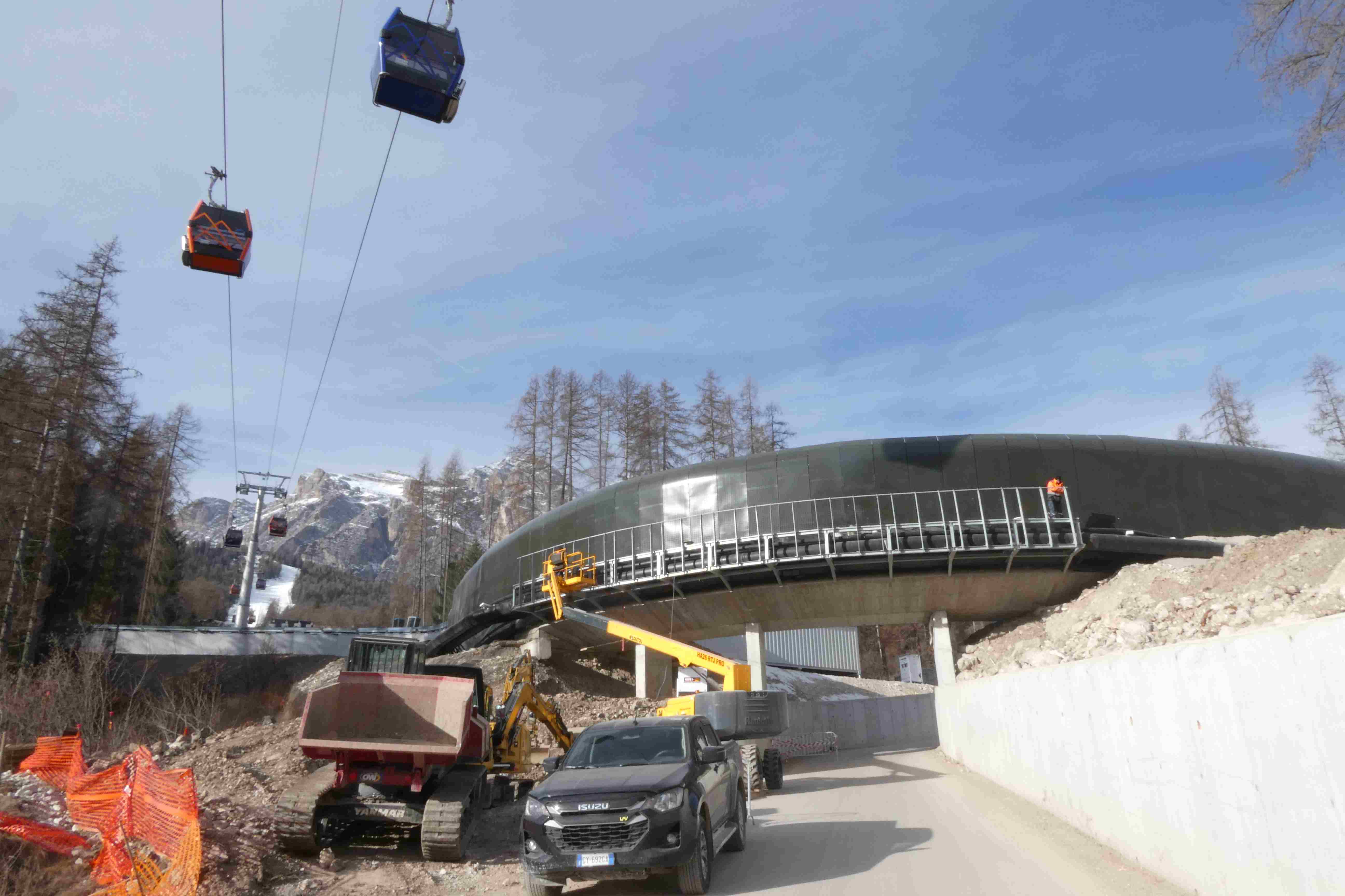 Cortina, un particolare dei lavori per la pista da bob
